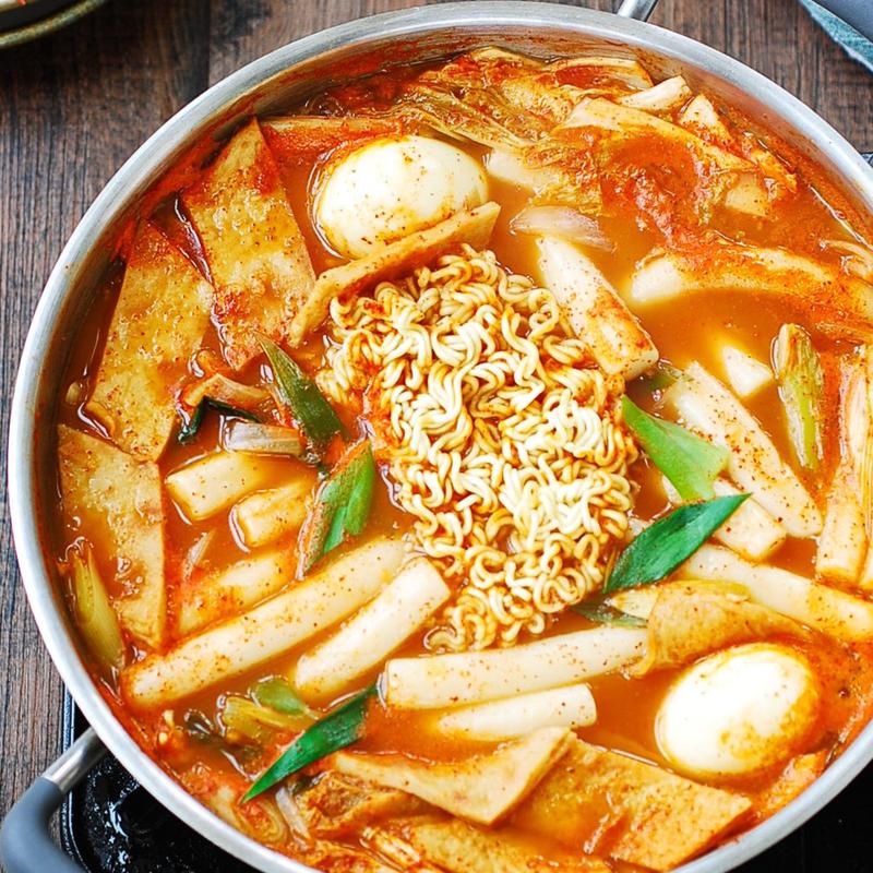 Halal Samyang Buldak Hot Chicken Carbonara Noodles (10 PCS) | Spicy Instant Buldak Ramen | Fire Noodles Buldak Bokkeum | Pansit Food | Halal-Certified Samyang Ramen for Quick & Easy Meals 1