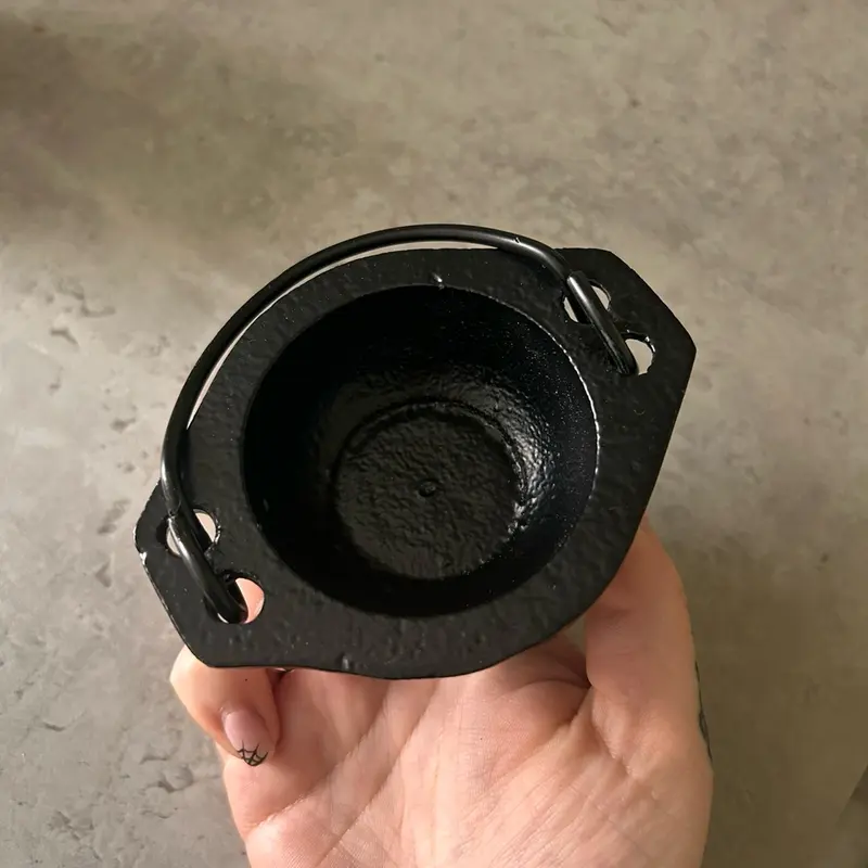 Mini cast iron Cauldron (no lid) 1