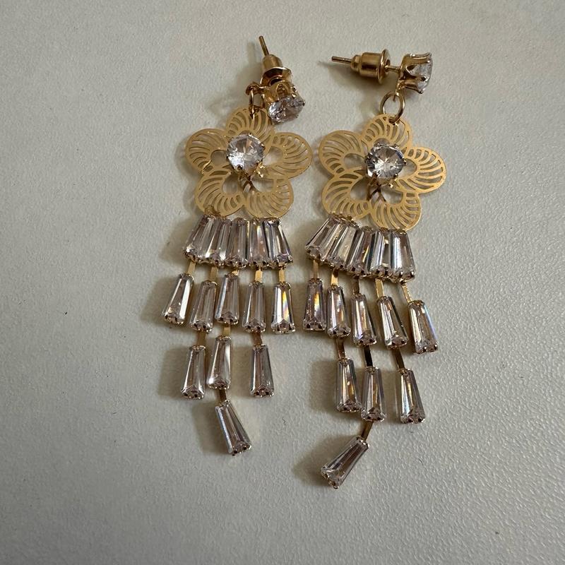 Stylish and light weight earrings, perfect for all occasions 4