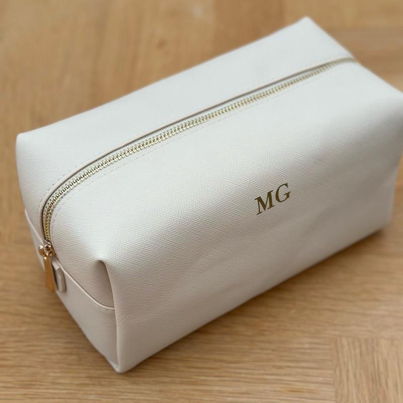 Personalised toiletries case, personalised cosmetics case, makeup storage bag, travel case, toiletries case, personalised gifts, beauty bag 3