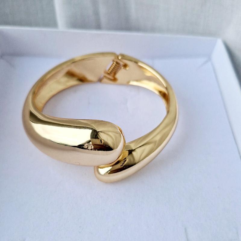 Gold Chunky Statement Cuff Bangle- On Trend Gold Statement Bangle For Women-Costume Jewellery 2