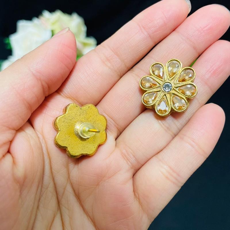 Pakistani Kundan Studs - flowers shape most demanding 2
