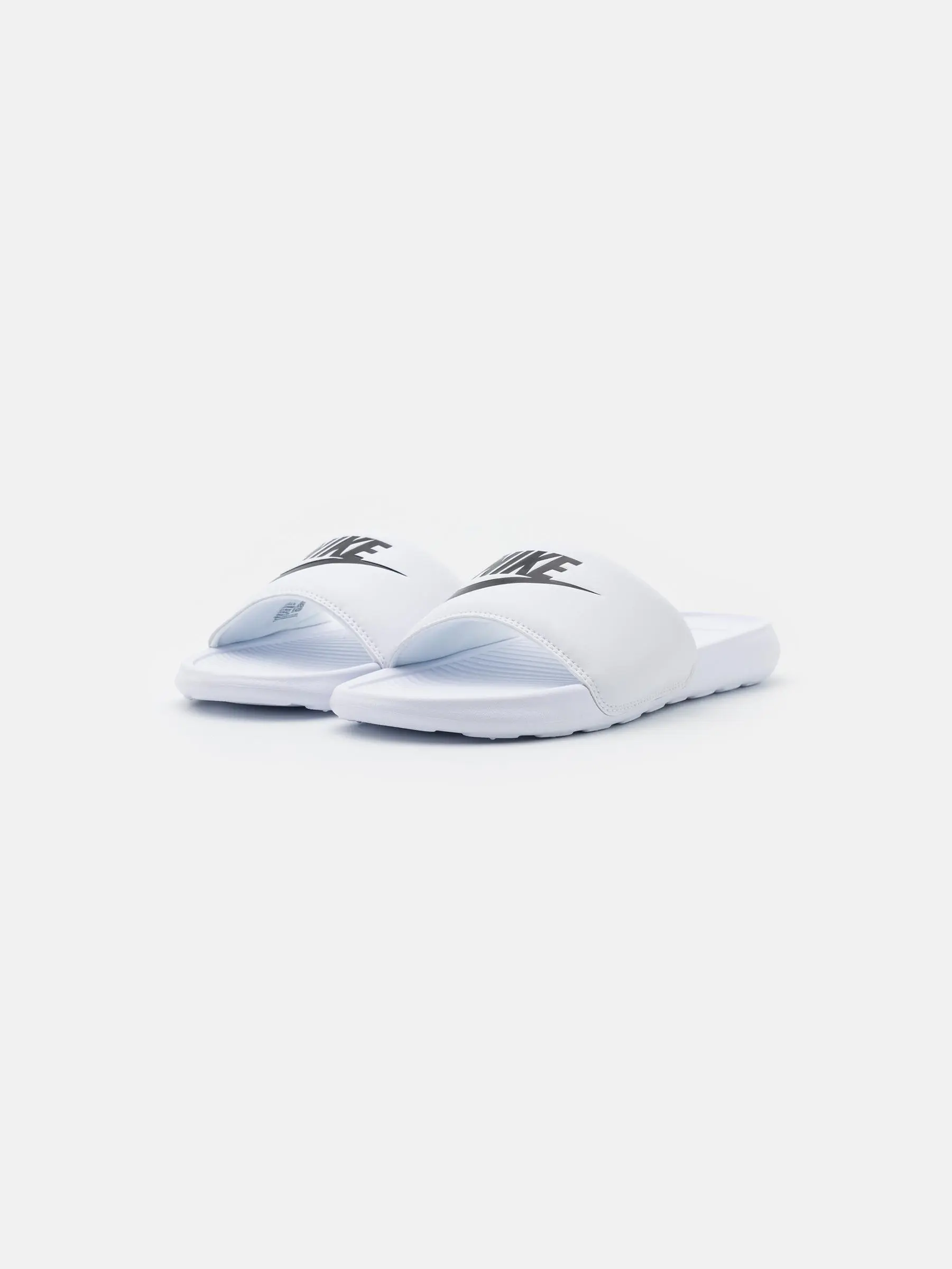 NIKE VICTORI ONE SLIDE - Mules