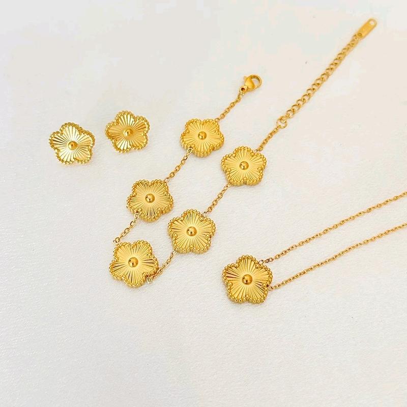 Gold Clover Set 1 - 4 Pieces 1