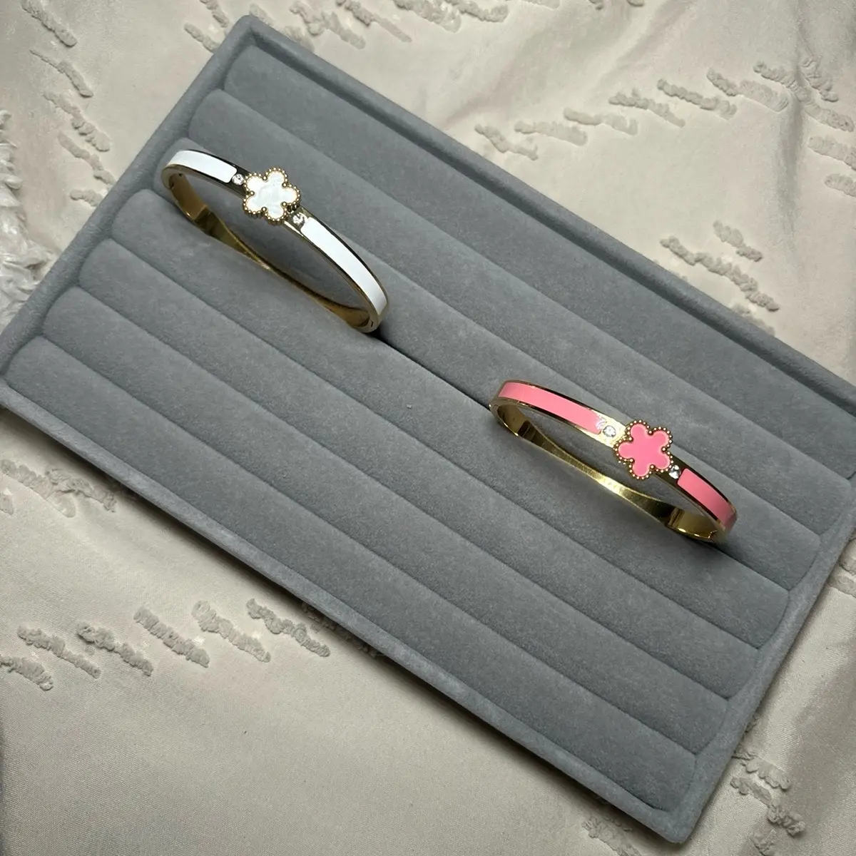 Clover bangle