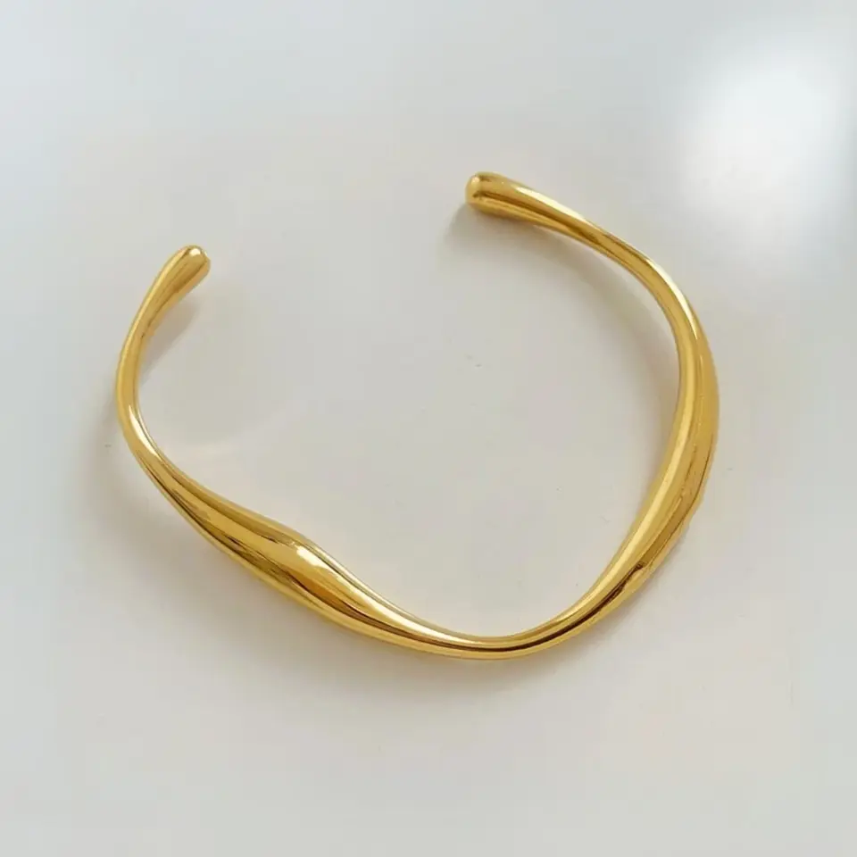 Willow             Bangle