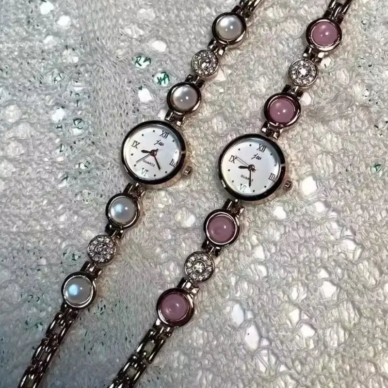 Women's Luxury Simple Dial Hollow Strap Quartz Wristwatch