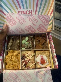 Product Review of 6 Mixed Brownie Blondie Box from K**🧩 0