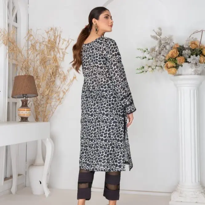 Menaal’s Tiger Print Law kurta 3
