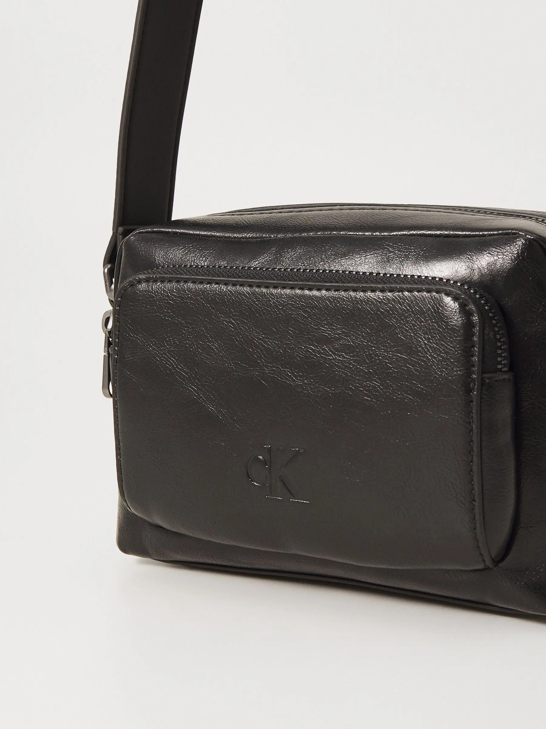 Calvin Klein Jeans TUMBLED CAMERA BAG - Across body bag