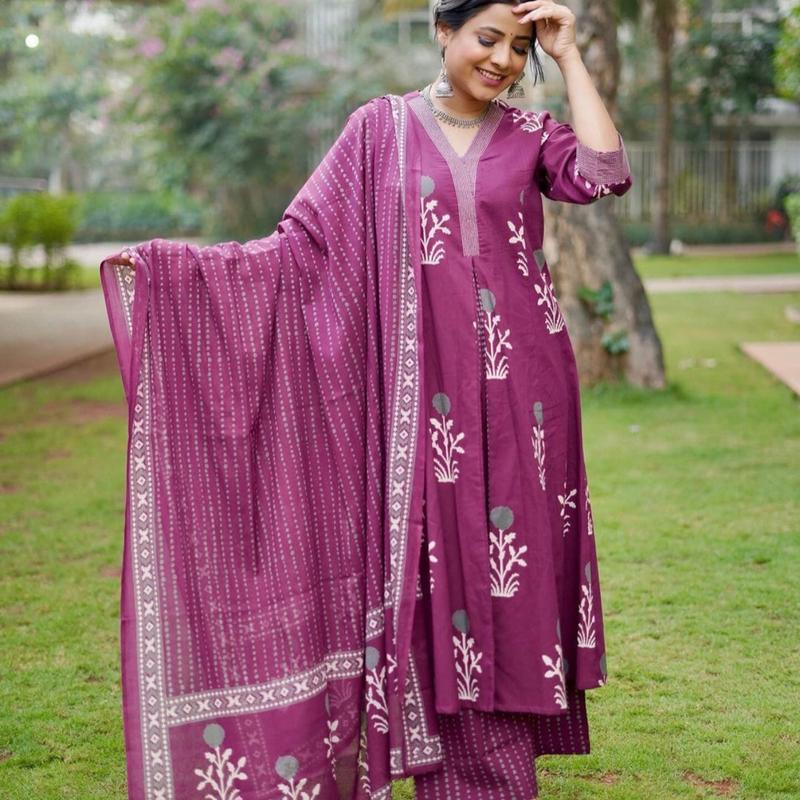 A line kurta set with embroidered work on neck and sleeve. pakistani outfits 2