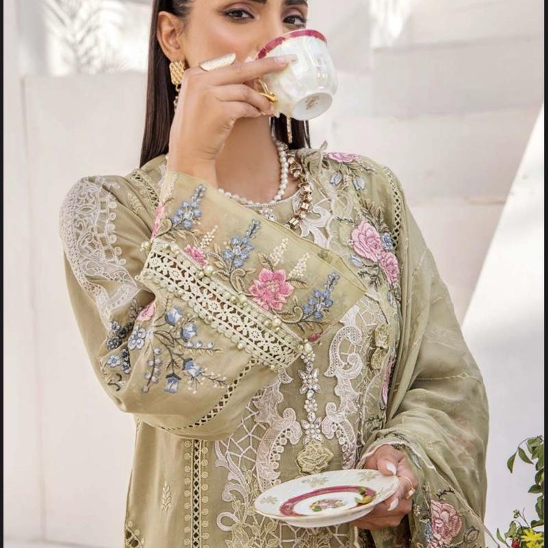 Maria B inspired Luxury Collection For Eid , Beautiful Collection For Ladies. 8