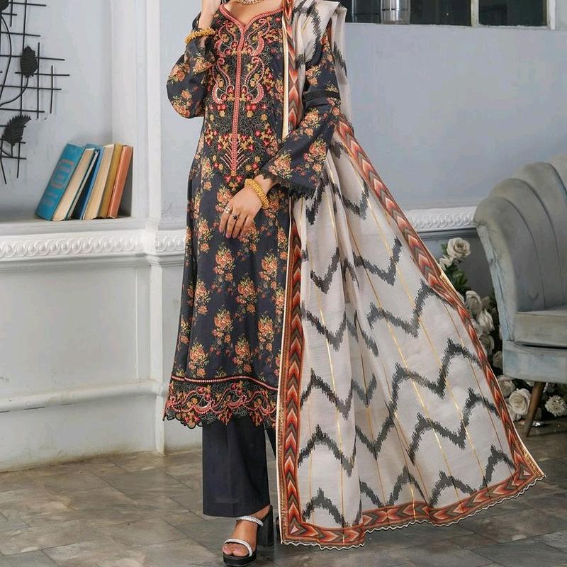 Munira lawn suits Dress 2