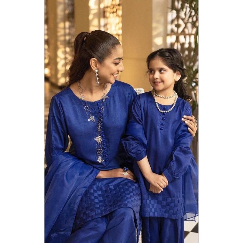 Simrans mother and daughter visoce_63 suit B52 0