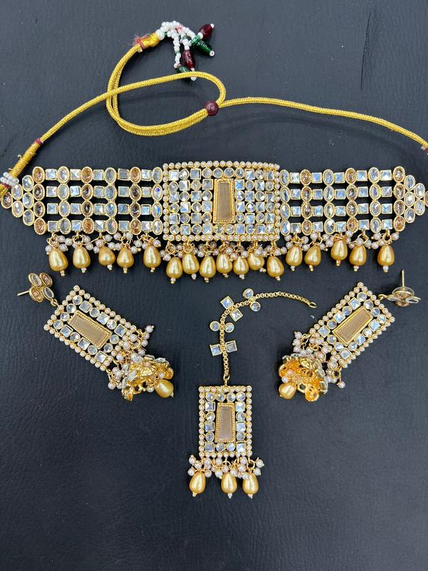 Beautiful and Elegant Fershi Kundon Choker Set 0