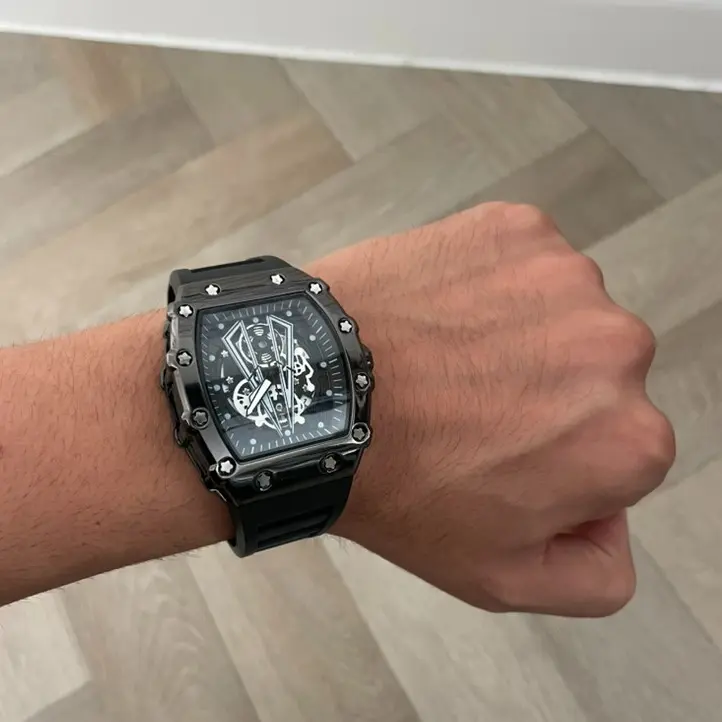 Men's watch in black Tonneau with durable Rubber strap & Quartz Movement business watch luxury watch
