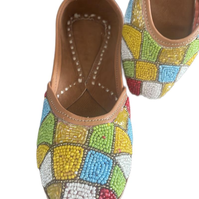 Women’s traditional Punjabi jutti multicoloured design 1