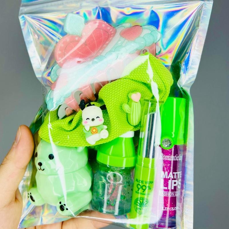 Cute and Lovely Lip-gloss Set with scrunchie and hair accessories 2
