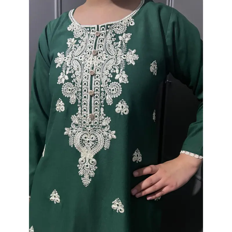 D-11 Embroidered  2 Piece Winter Dhanak  Outfit 4