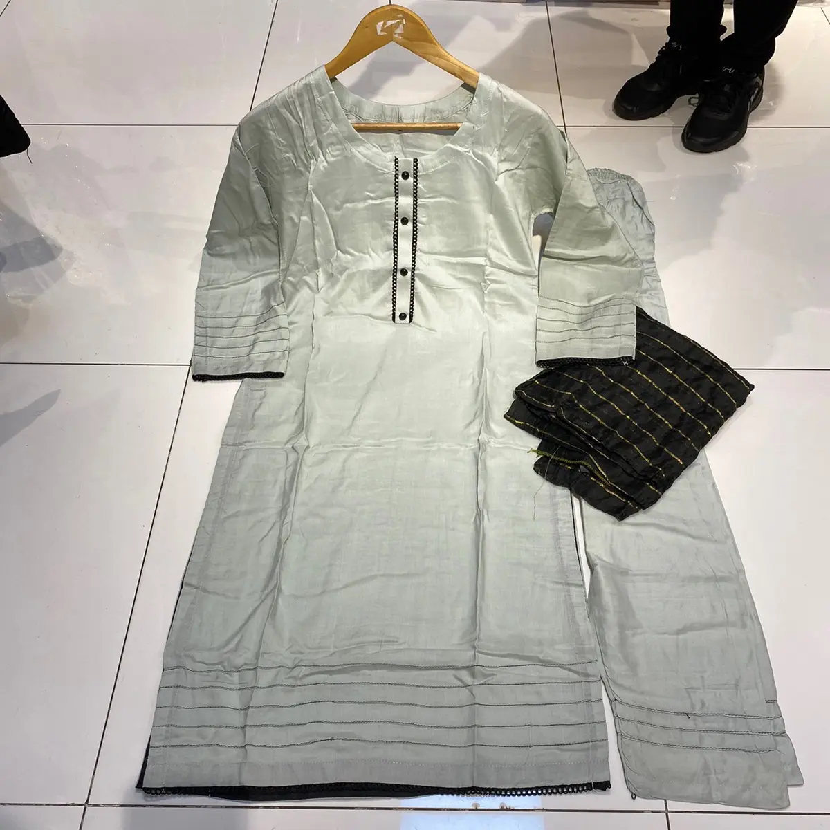 Linen material three piece suit nice soft material only £10