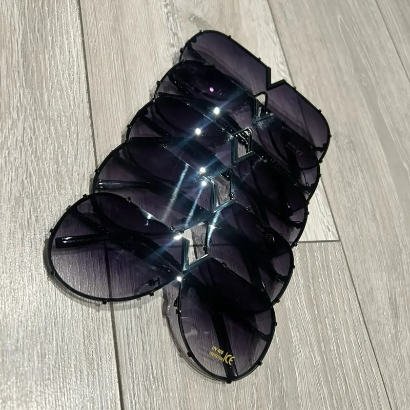 V sunglasses - unisex, round, polarized lens