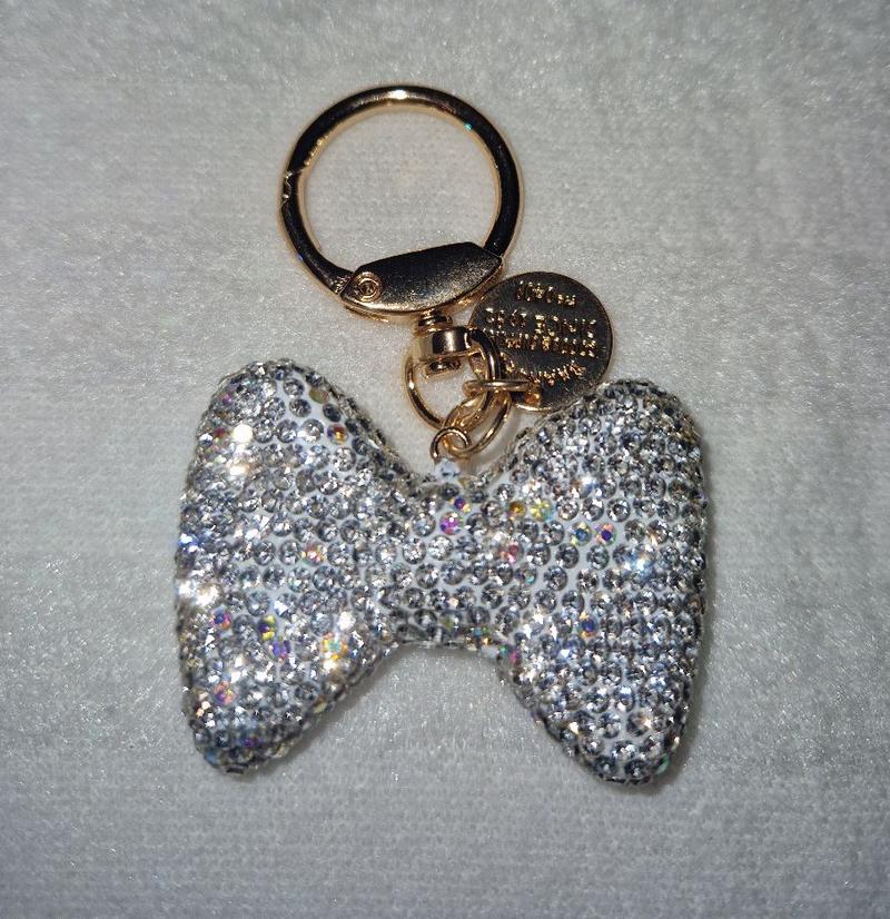 Product Introduction of Crystal Bow Keychain - Perfect for Carrying Keys 5