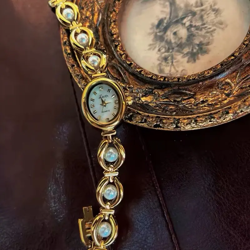 French Fashionable Ladies' Pearl Strap Oval Quartz Wristwatch for Daily Wear and Holiday