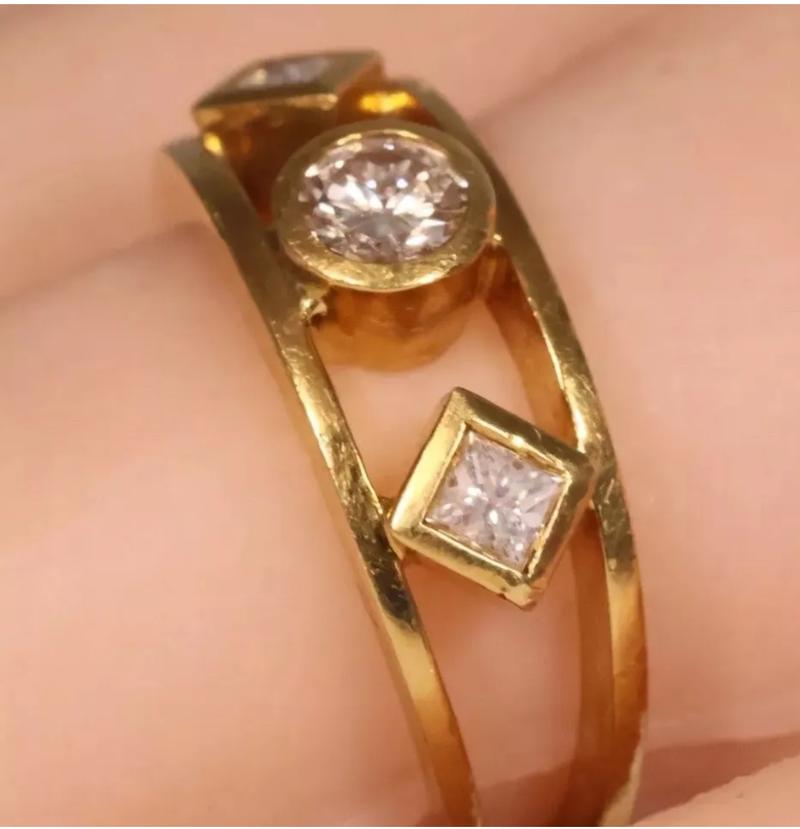 Product Introduction of Diamond Ring Size M Three Stone Brilliant Cut Diamond Tests 18ct Valuation £3400 32