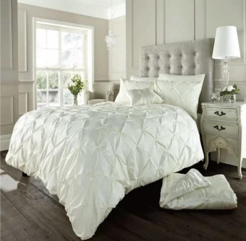 Product Introduction of Alexander duvet covers for bedding Alexander PinTuck Quilt Duvet Cover with Matching Pillow Case Reversible Comfortable Bedding Set Home Decor 10