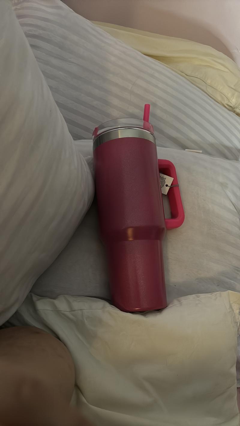 Product Introduction of 40oz tumbler, 1200ml capacity, stainless steel, glitzy pink outer colouring, lockable lid and straw holder, comes with straw, has handle. Brilliant for at home me or days out. Suitable for hot and colds drinks.  Drinkware. 1