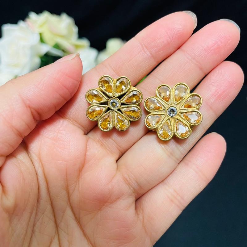 Pakistani Kundan Studs - flowers shape most demanding 0