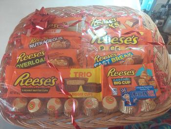 Product Review of Hershey's Sensational Selection Gift Hamper - Medium from S**n 0