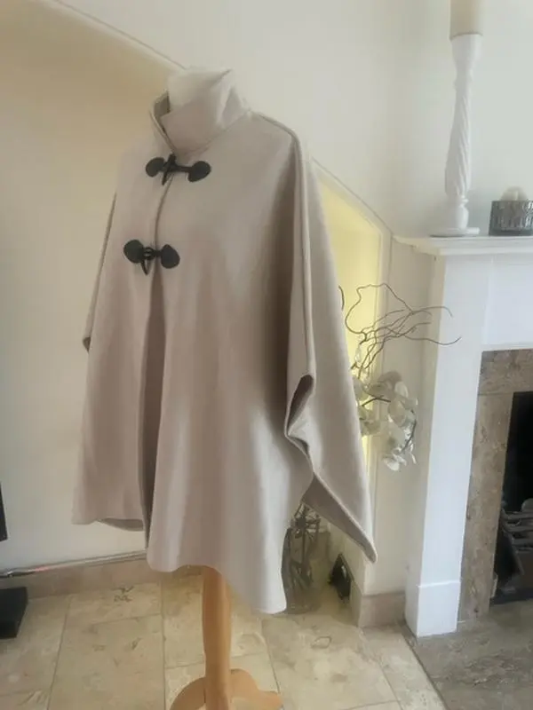 Paddington White Cape