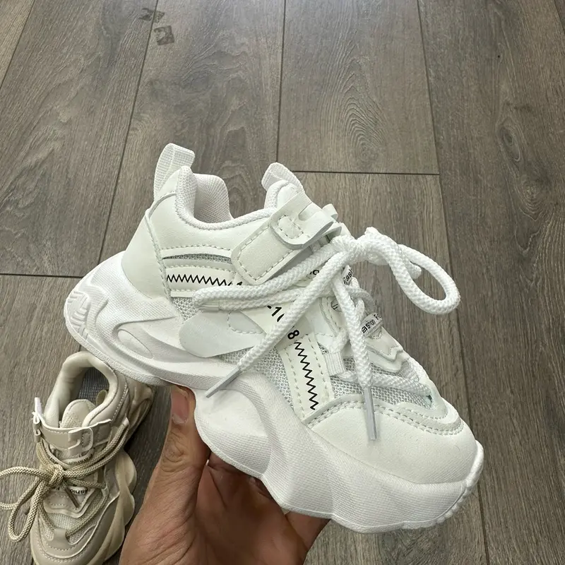Kids boys and girls unisex chunky trainers. 1