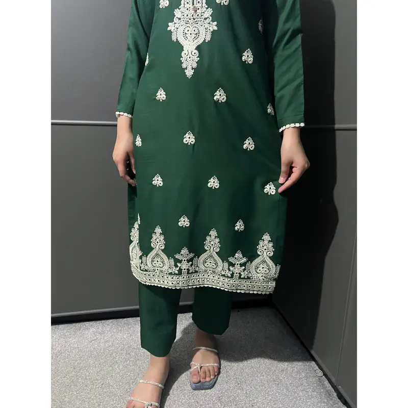 D-11 Embroidered  2 Piece Winter Dhanak  Outfit 3