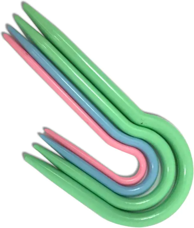 U Knitting Cable Needles - Premium ABS Plastic J-Shape/U Shaped Cable Stitch Holders for Knitting & Crochet Pack of Four Different Sizes 0