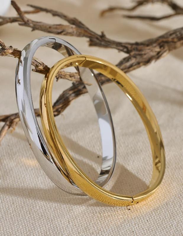 18K Gold Plated Waterproof Solid Stainless Steel Bracelet for Women - Fashion Accessory 0