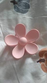 Product Review of Simple and Cute Flower Design Hair Claws, Summer 2024 Hair Accessories for Women for Party, Daily Clothing Decor, Minimalist Headwear Suitable for Thick Hair,  Gifts for Girlfriend from ʚ**ɞ 1