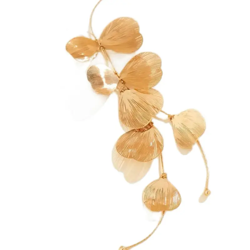 Golden Leaf Drop Necklace – Elegant & Timeless