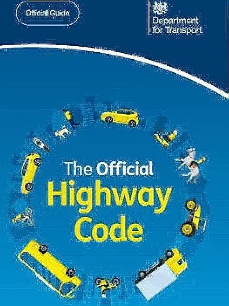 The Official Highway Code: Latest Rules on Road Users, Mobile Phones, Junctions & Parking Laws