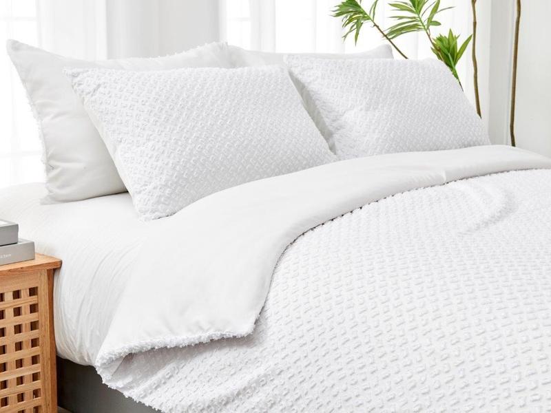 New Signature Franklin White Designer Style Frills Duvet Quilt Covers Hotel Quality Bedding Set Single Double King Super King Christmas Gift New Year Gift Birthday Gift Ideas Home Warming Gifts 1