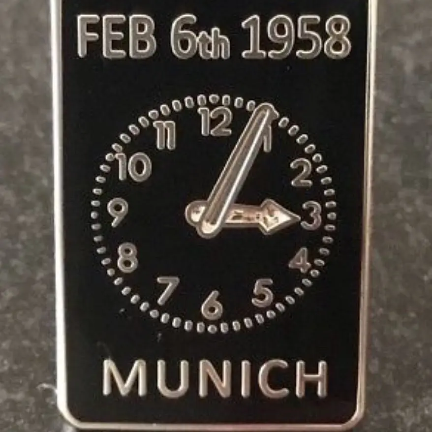 MUFC Munich Memorial Clock Pin Badge - Black