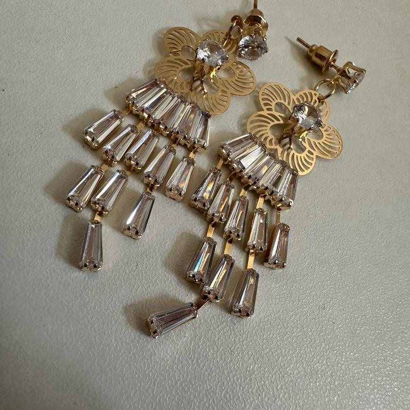 Stylish and light weight earrings, perfect for all occasions 5