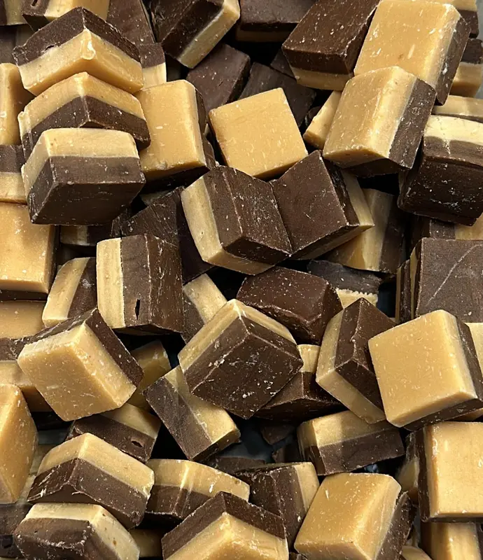 Sweet Pick and Mix - VANILA & CHOCOLATE FUDGE Sweets - 300G Bag - Perfect Snack for Parties and Gifts - Candy 1