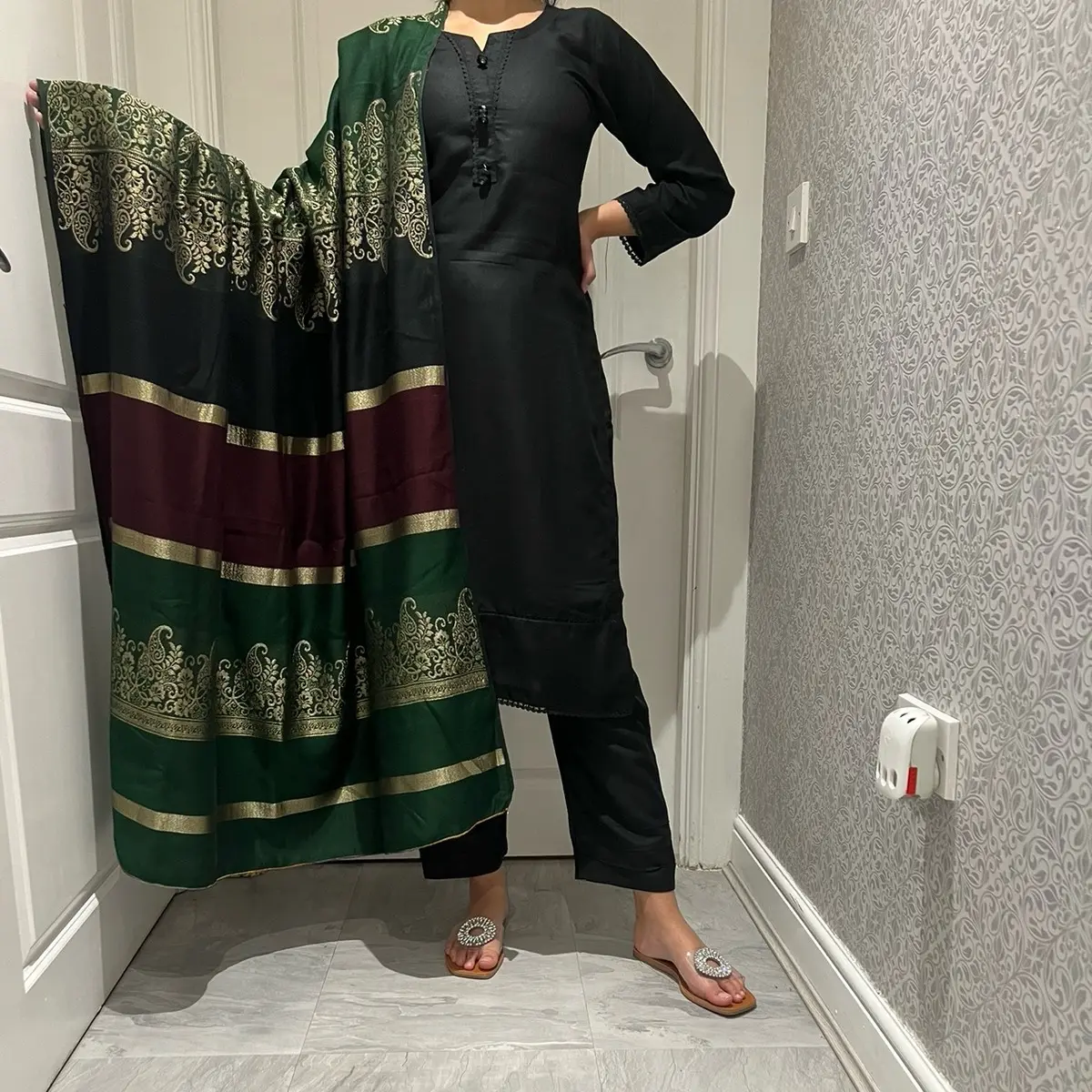 Humma dhanak outfit with a contrasted shawl 9 colours