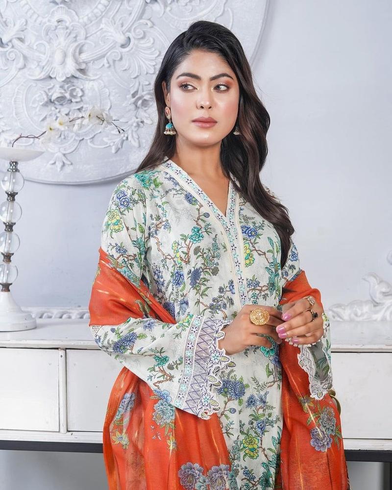 Product Introduction of Munira lawn suits Dress 9