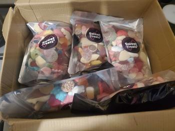 Product Review of 500g Gummy, Chocolate & Fizzy Mix - Perfect Snack for Candy Lovers from i** o**y m** ❤** 1