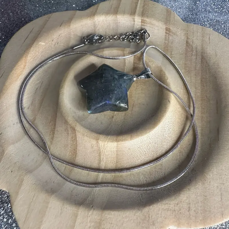Natural labradorite pendant necklaces 0
