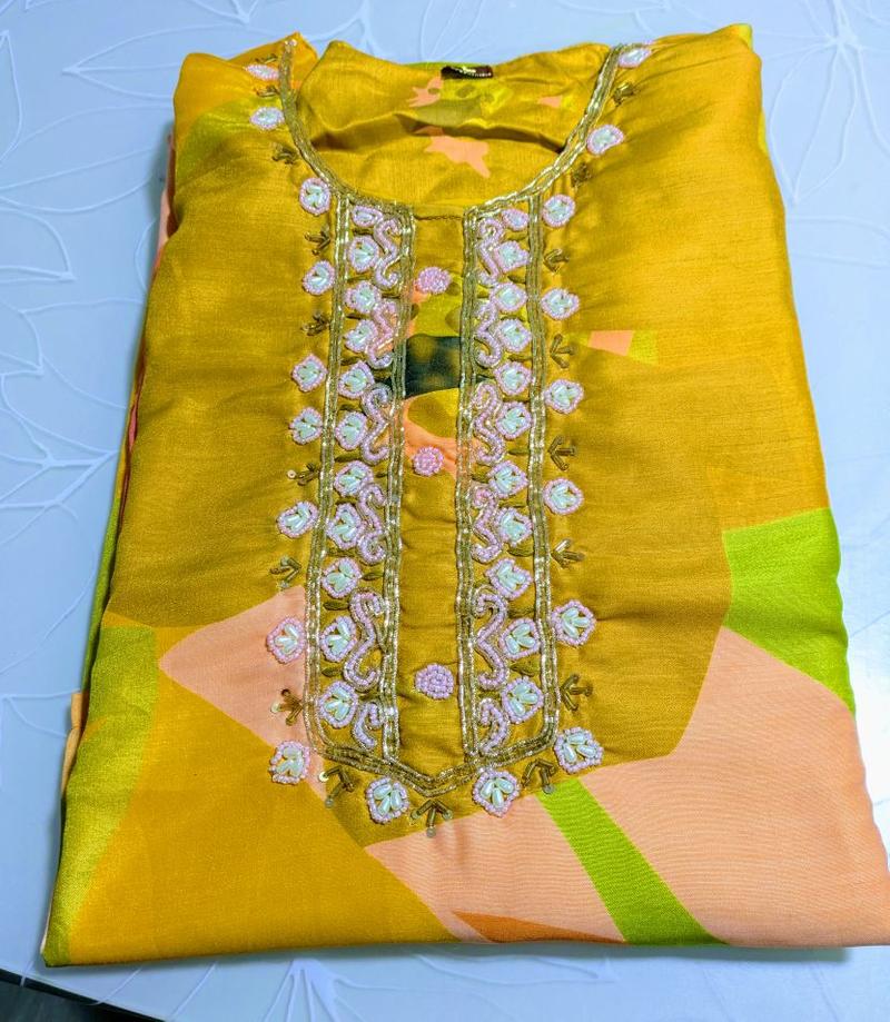 Product Introduction of women's party Wear three piece suits in different styles, different colors and different sizes 3