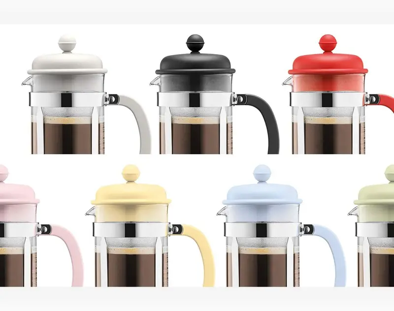 It sounds like you're referring to a coffee maker product description. Here's a breakdown based on the information provided:  Brand/Model: CAFFETTIERA (Assuming this is the brand name or model name)  Type: Coffee Maker  Color: Black  Capt refence 2